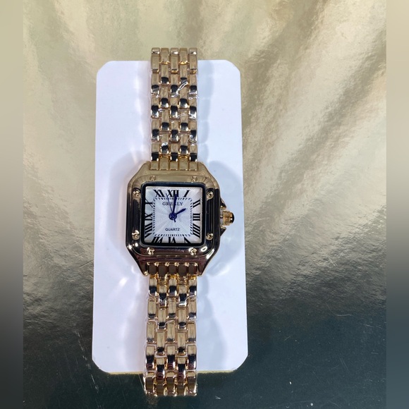 Gold Timeless Quartz Watch - Picture 2 of 7